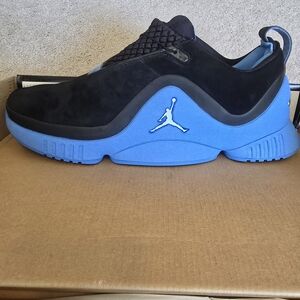 Jordan Men's Black and Blue Sneakers